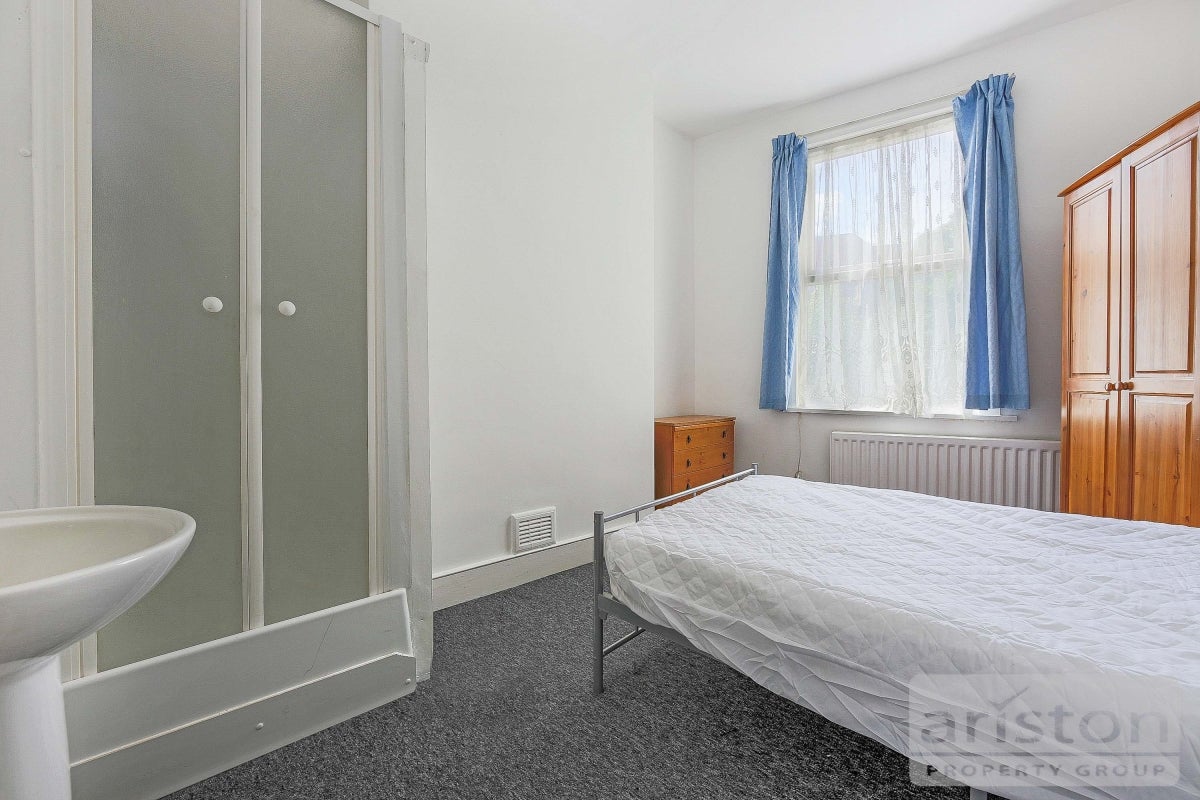Flat Crayford Road in Greater London