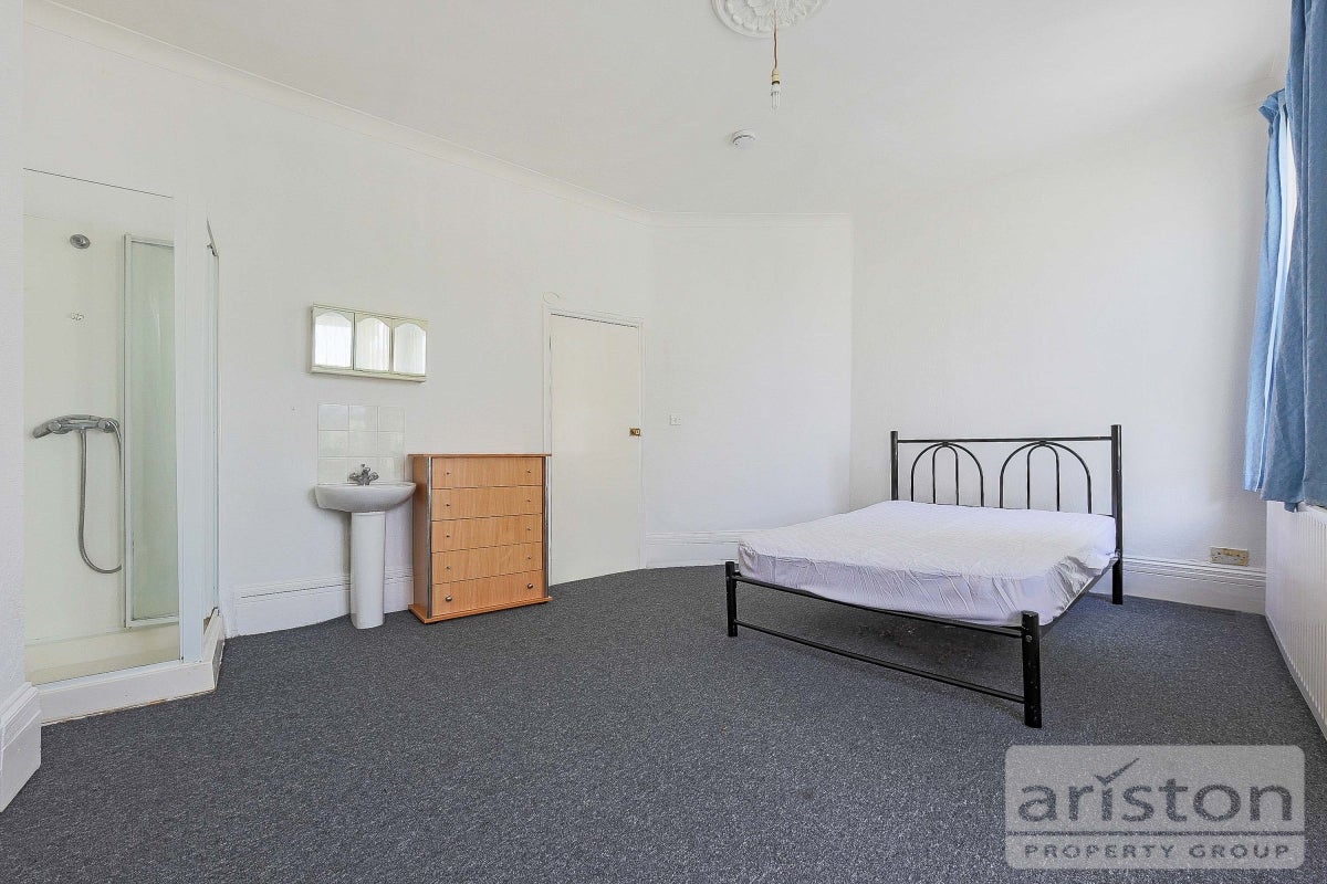 Flat Crayford Road in Greater London