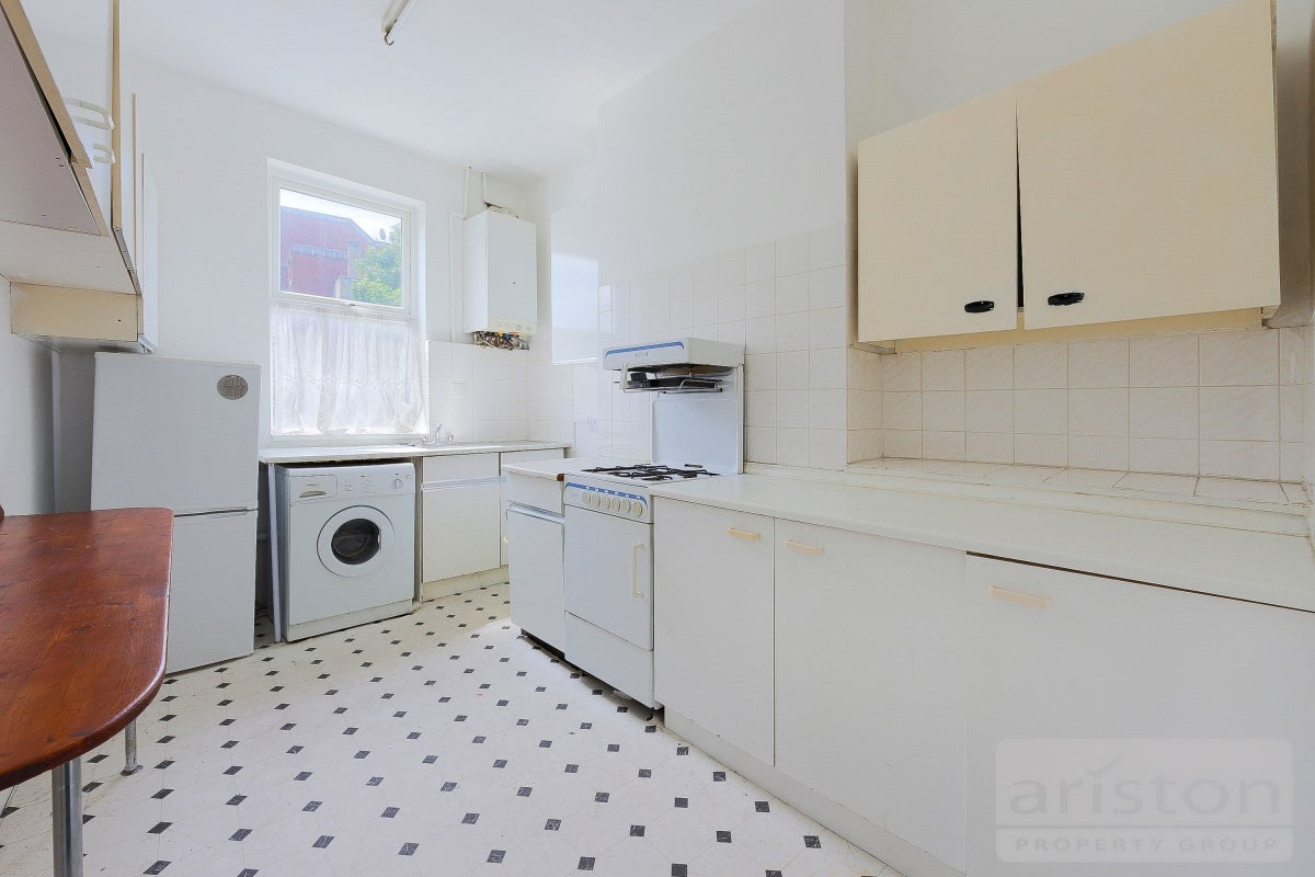 Flat Crayford Road in Greater London