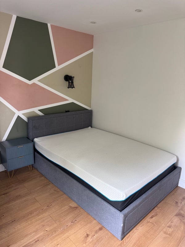 Room Middleham Road in Greater London