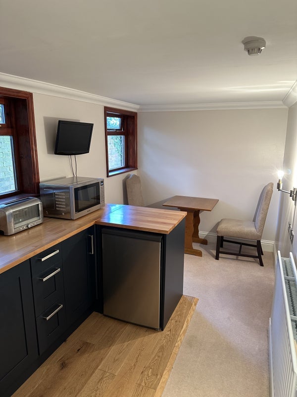 Room Wymers Wood Road in Slough