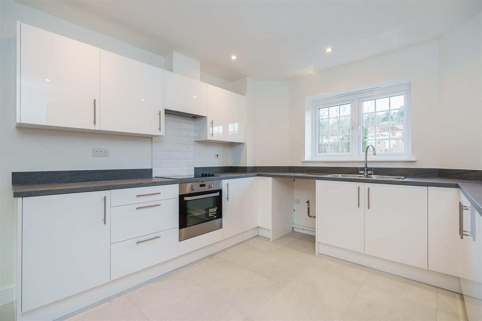 Flat Templeside Gardens in High Wycombe