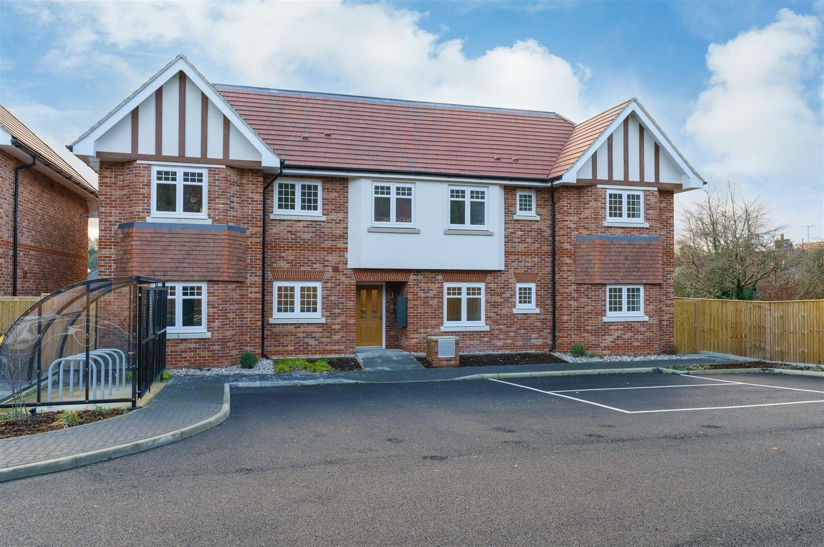 Flat Templeside Gardens in High Wycombe