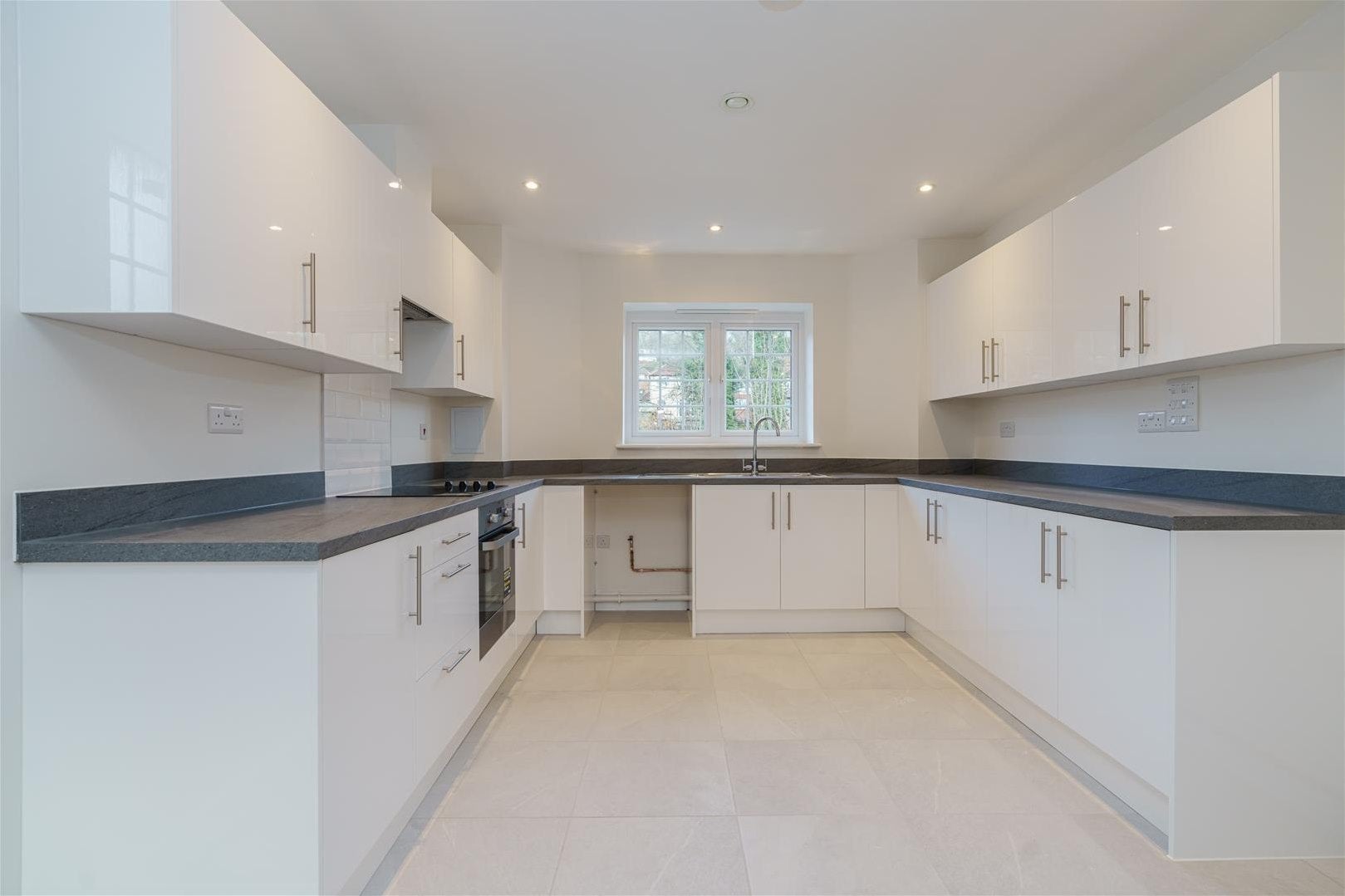 Flat Templeside Gardens in High Wycombe