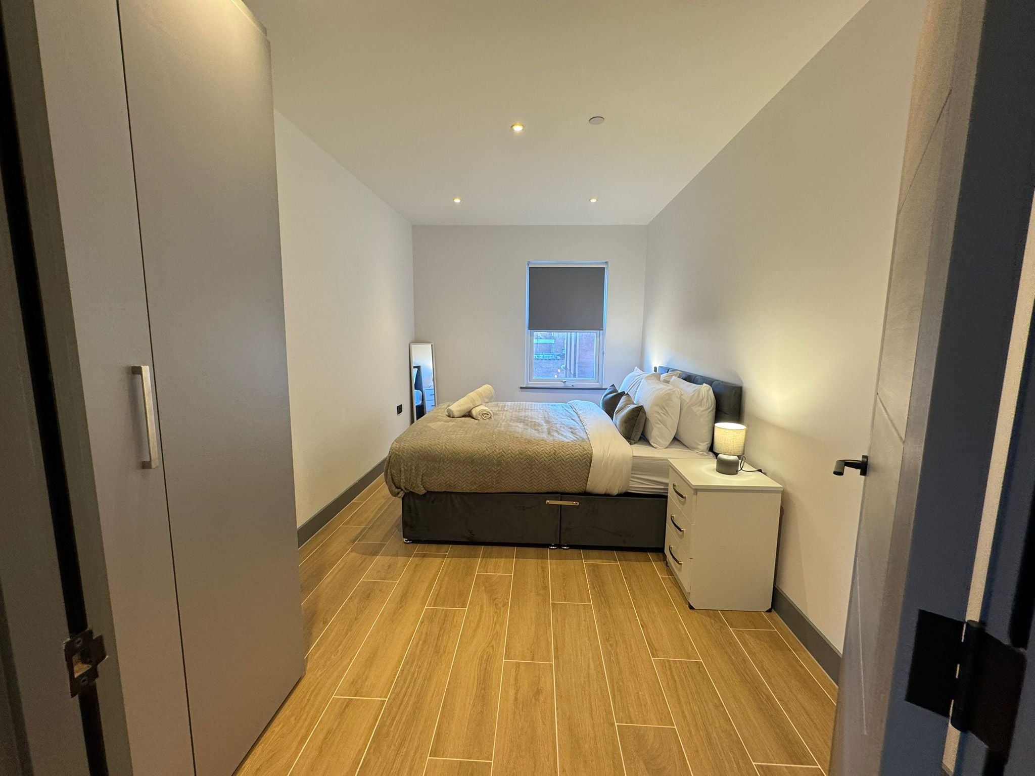 Flat Ballards Lane in Greater London