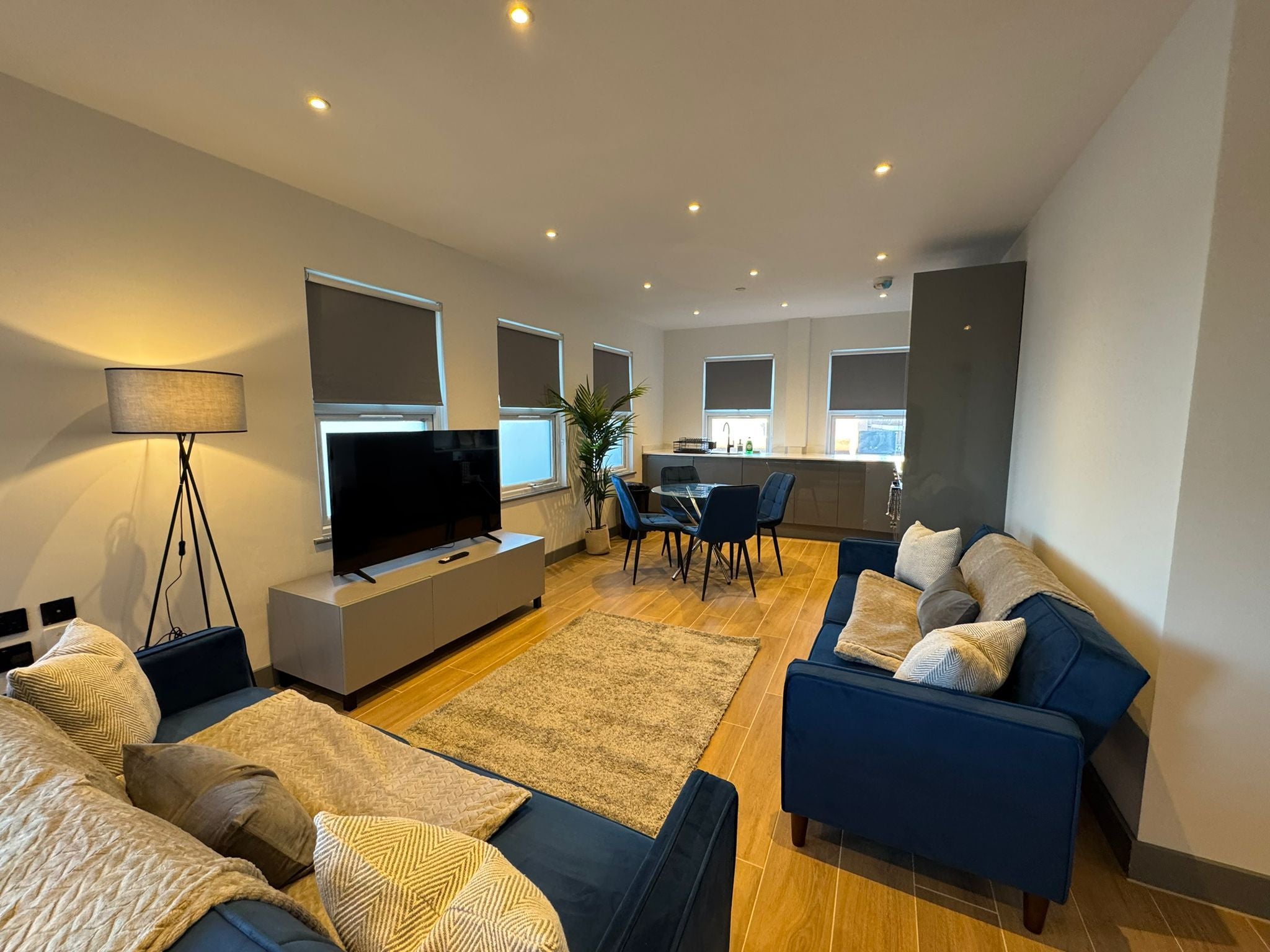 Flat Ballards Lane in Greater London