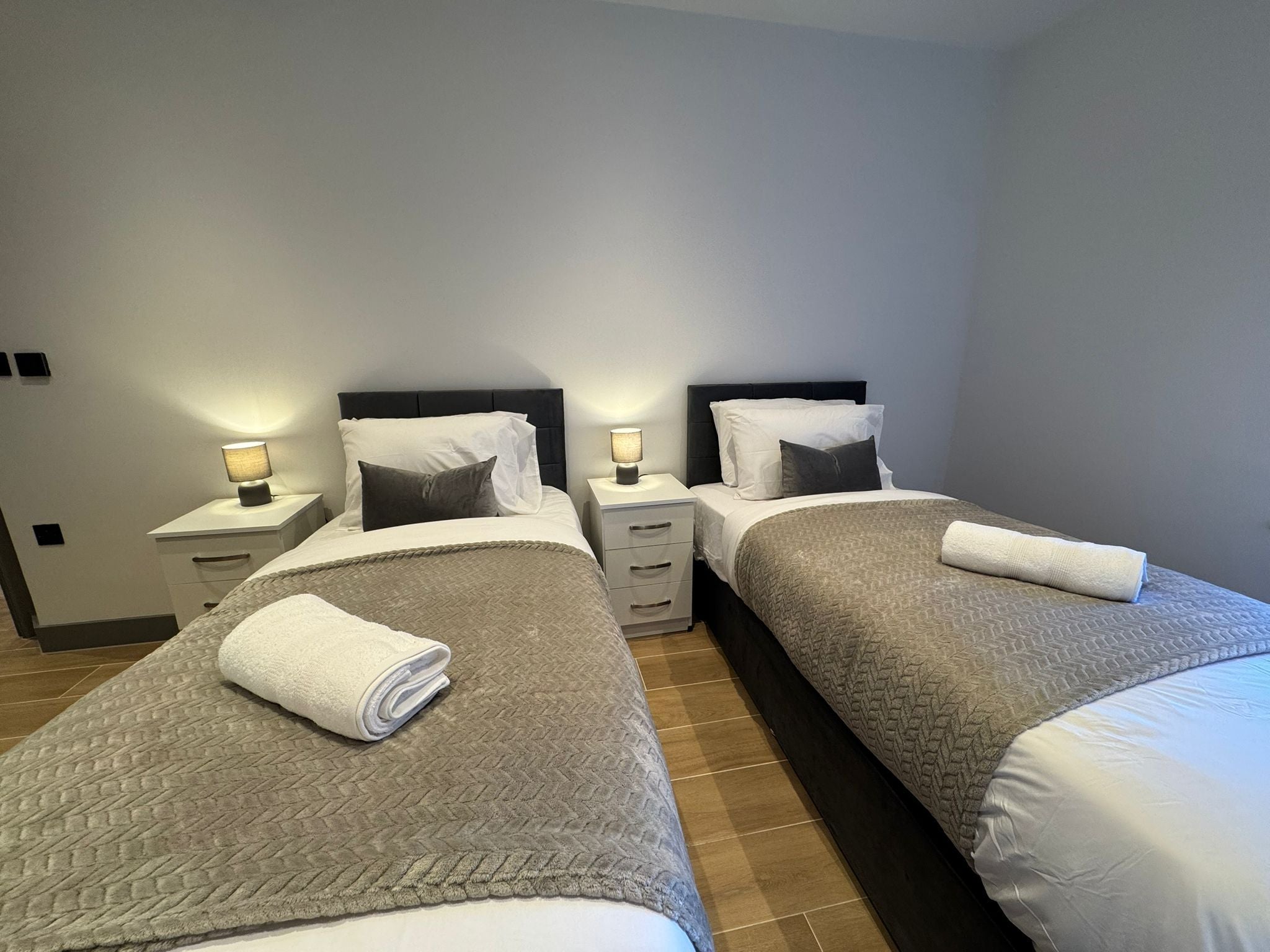Flat Ballards Lane in Greater London