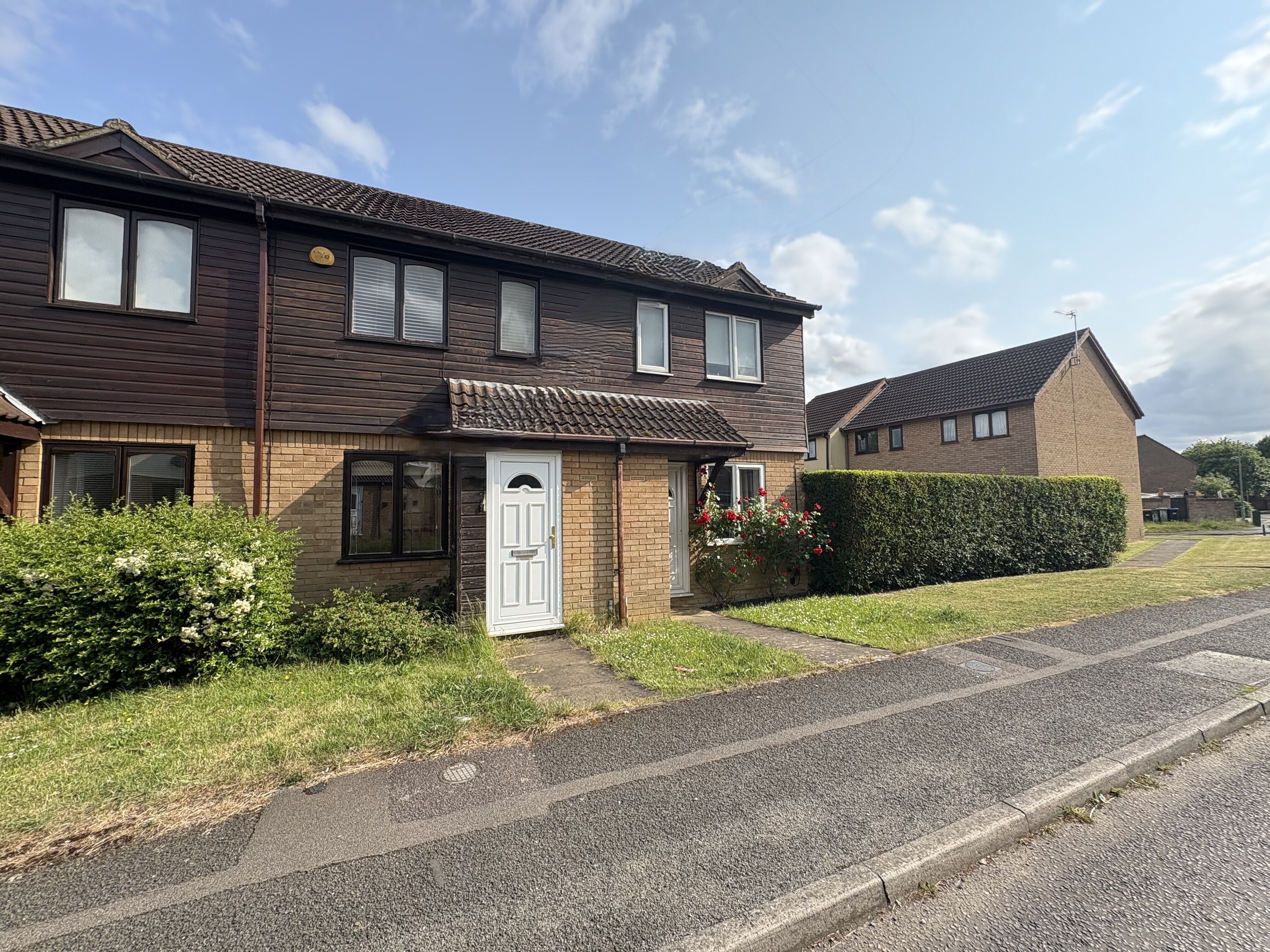 Flat Kinross Drive in Milton Keynes
