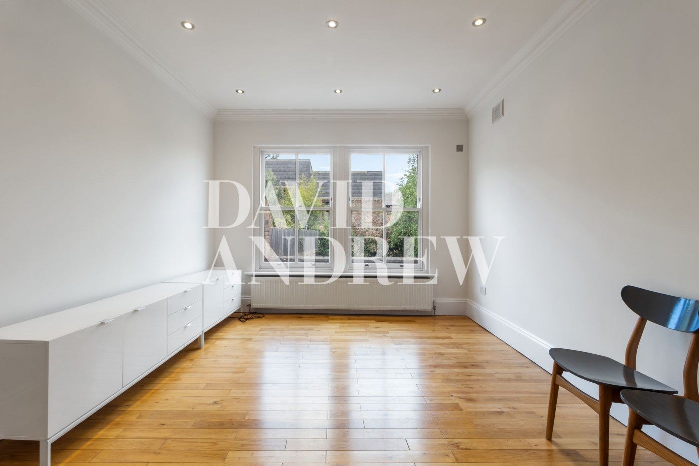 Flat Bickerton Road in Greater London