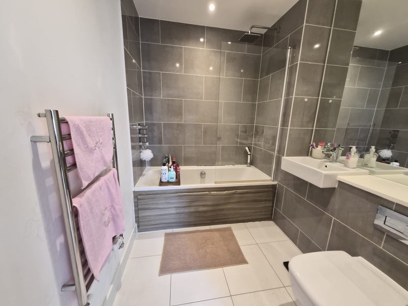 Room Cherry Orchard Road in Greater London