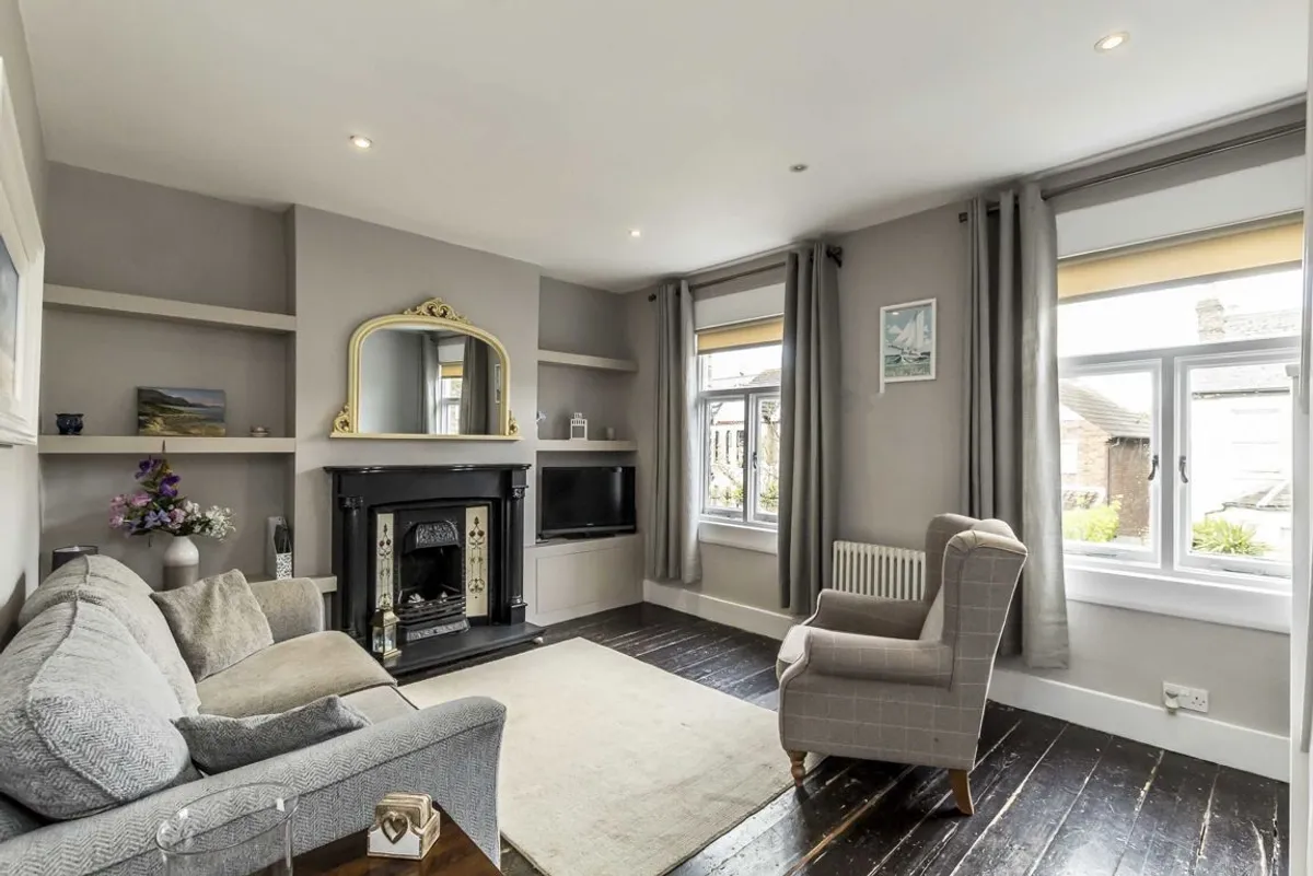 Flat St. Dunstan's Road in Greater London