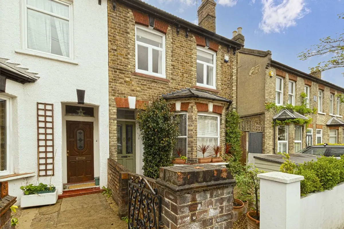Flat St. Dunstan's Road in Greater London