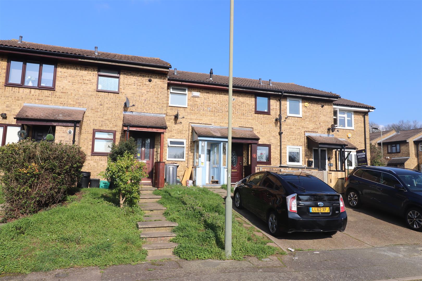 House Kingfisher Close in Greater London