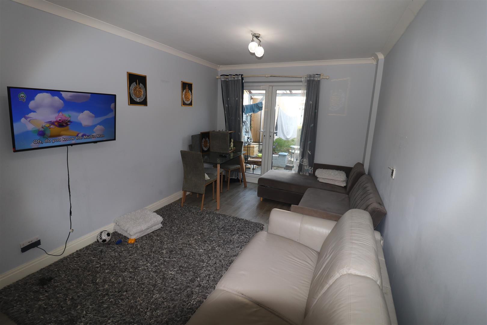 House Kingfisher Close in Greater London