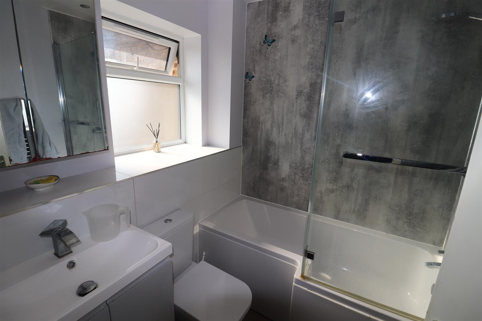 House Kingfisher Close in Greater London
