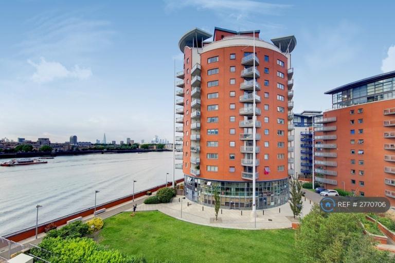 Flat Homer Drive in Greater London