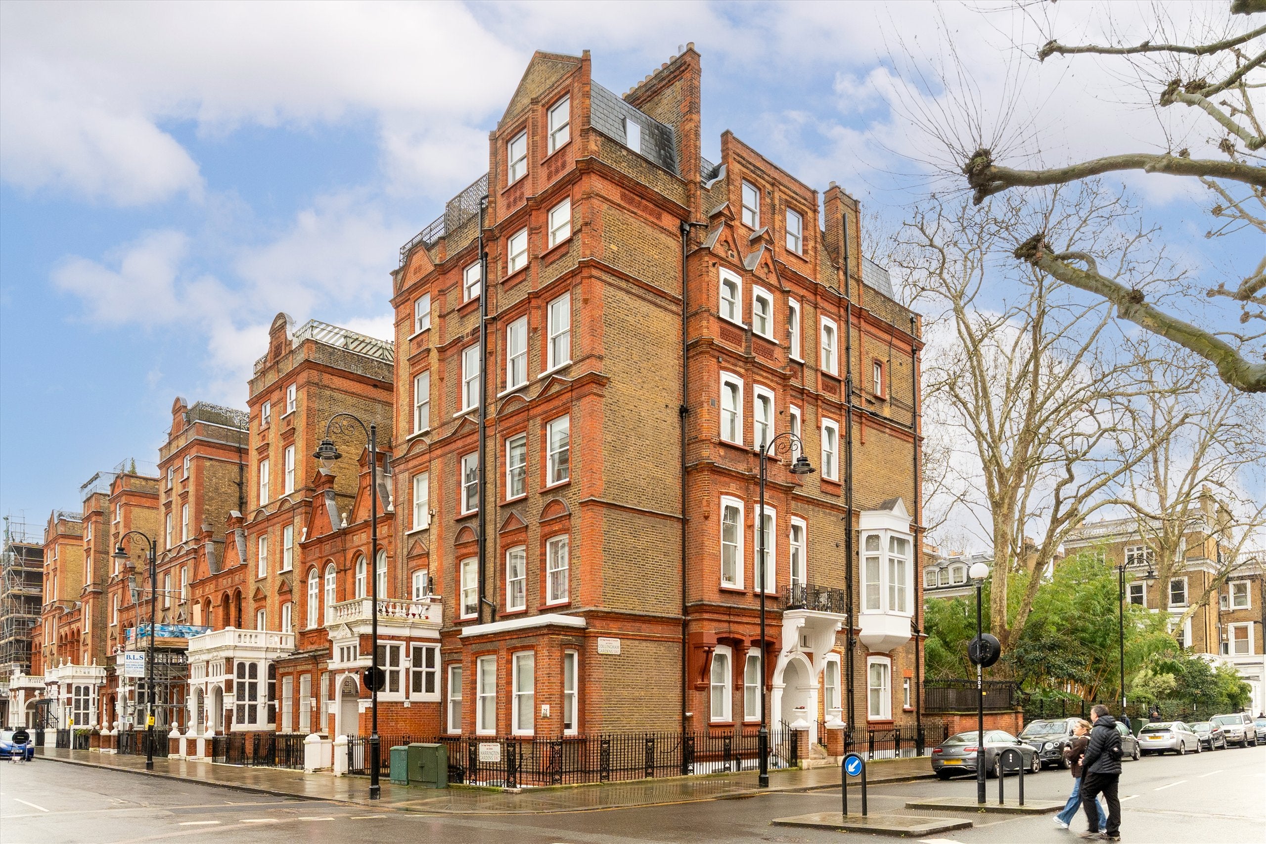 Flat Harrington Gardens in Greater London