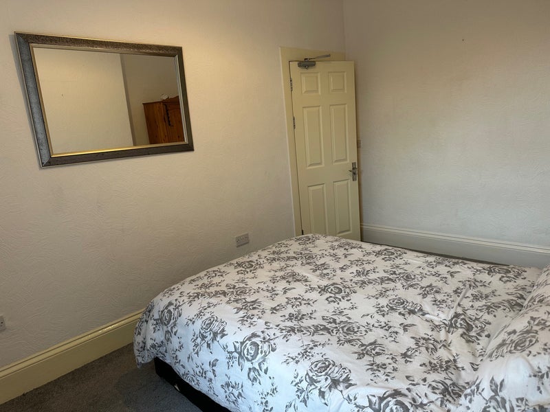 Room Moorland Road in Weston-super-Mare