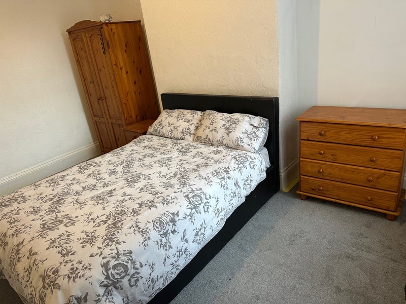 Room Moorland Road in Weston-super-Mare