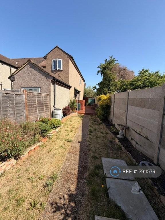 Flat Crow Lane in Greater London