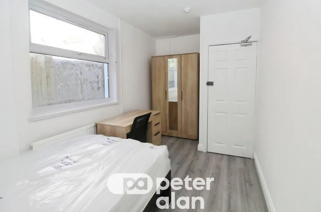 Room Colum Road in Cardiff