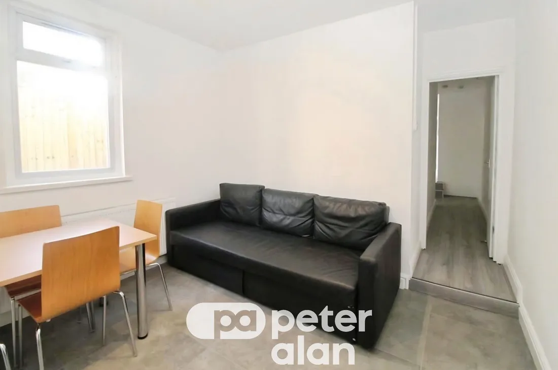 Room Colum Road in Cardiff