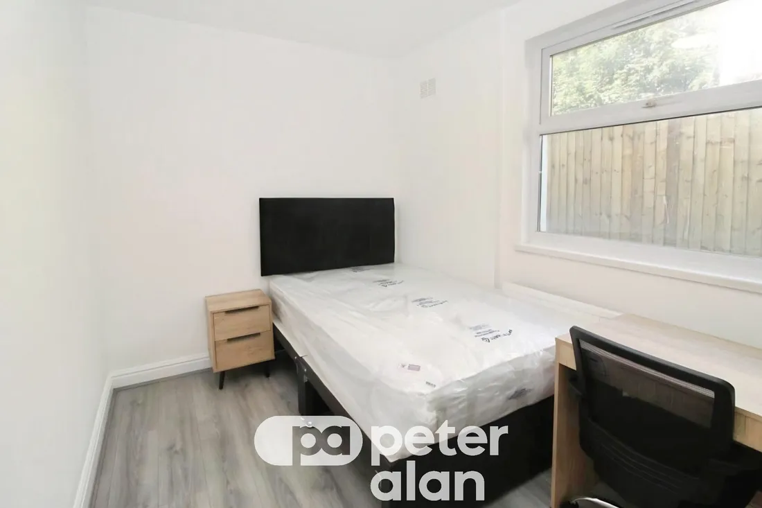 Room Colum Road in Cardiff
