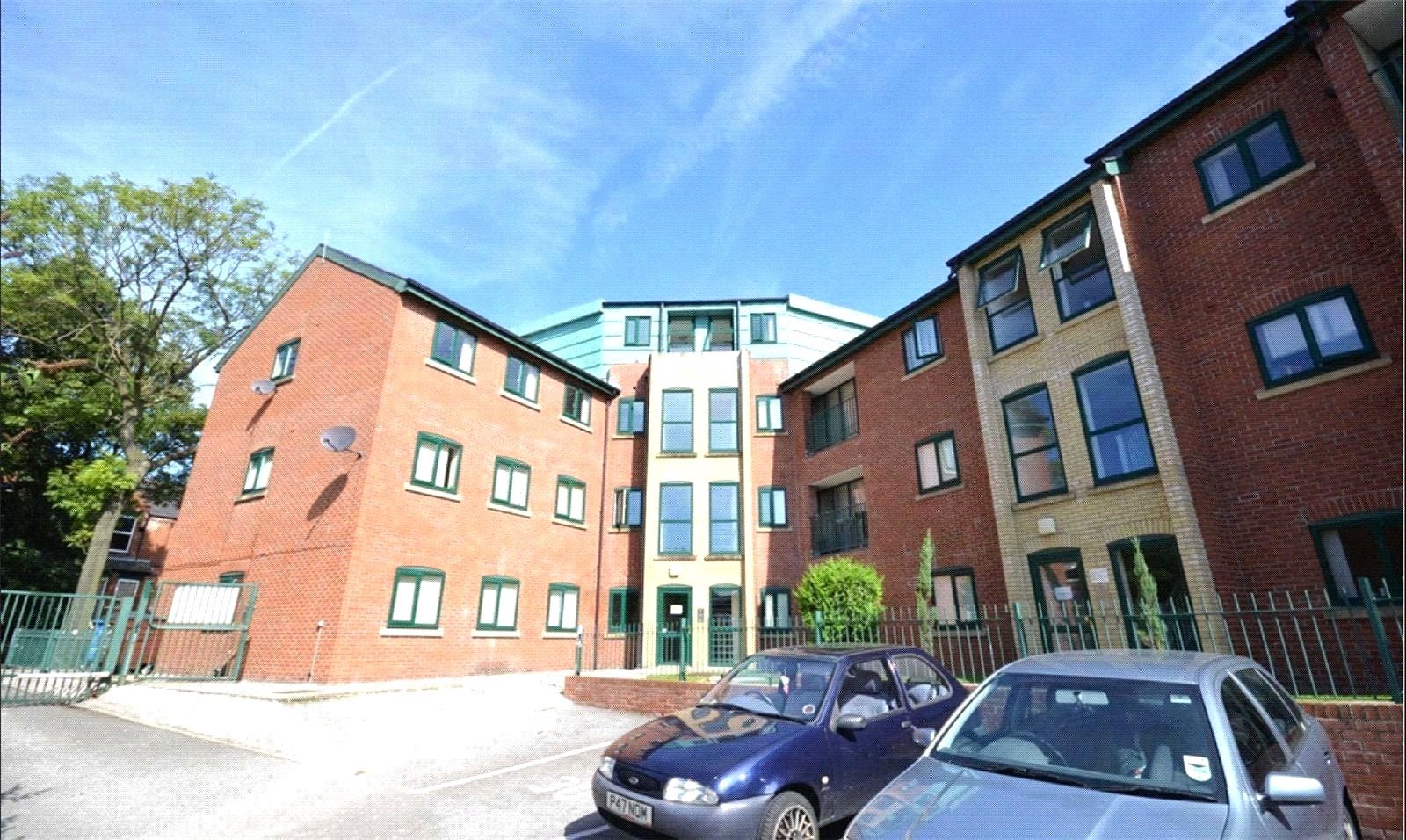 Flat Bowscale Close in Manchester
