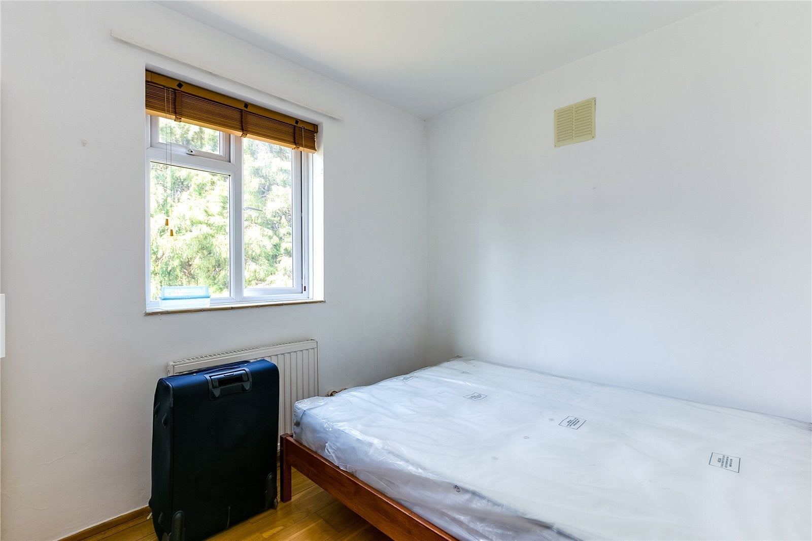 Flat Kelman Close in Greater London