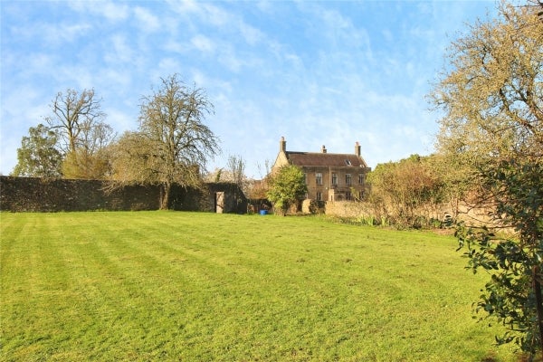 House Stalbridge Park in Stalbridge