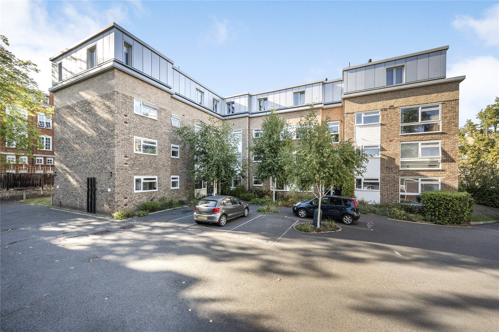 Flat Upper Richmond Road in Greater London