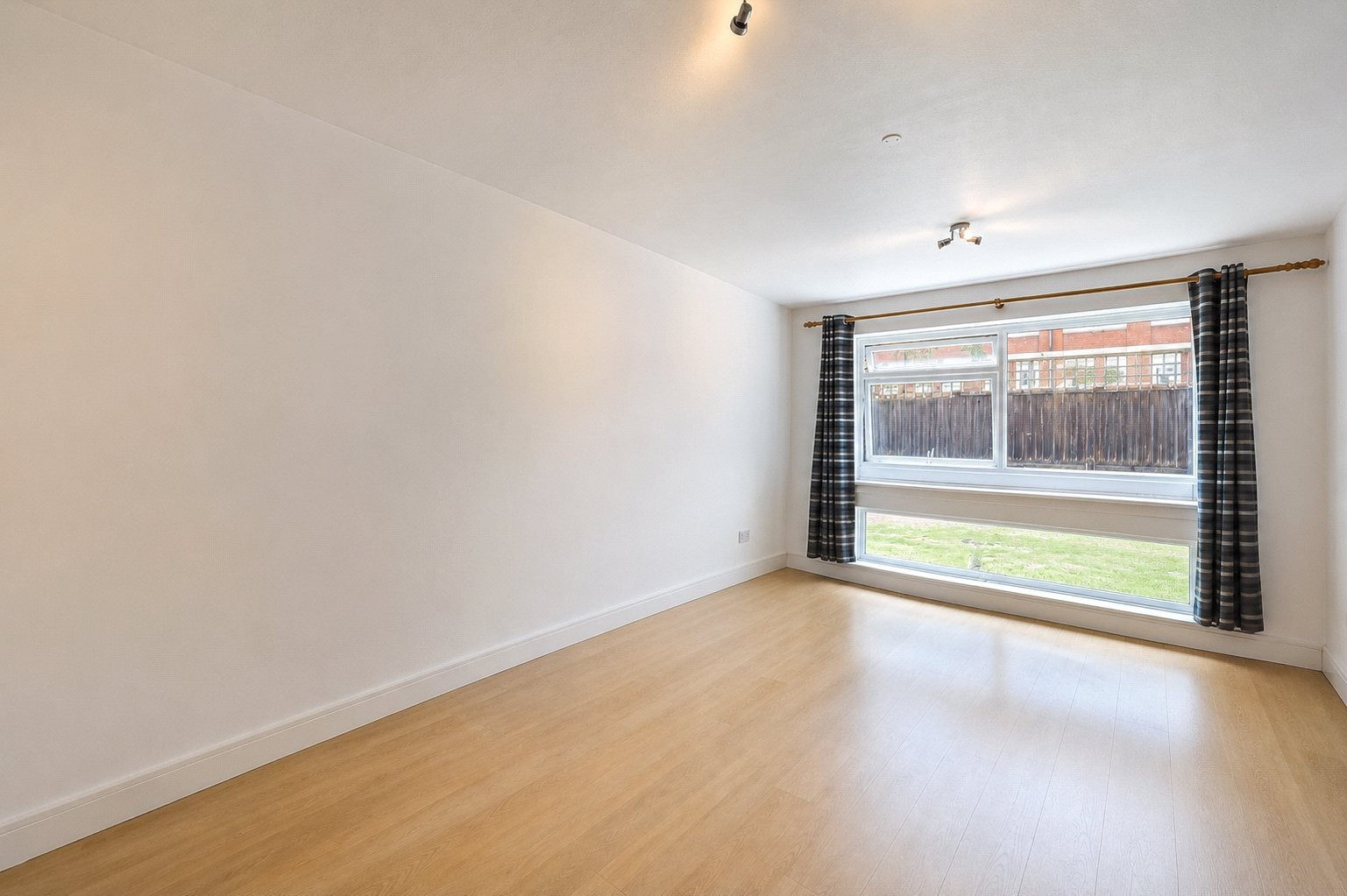 Flat Upper Richmond Road in Greater London