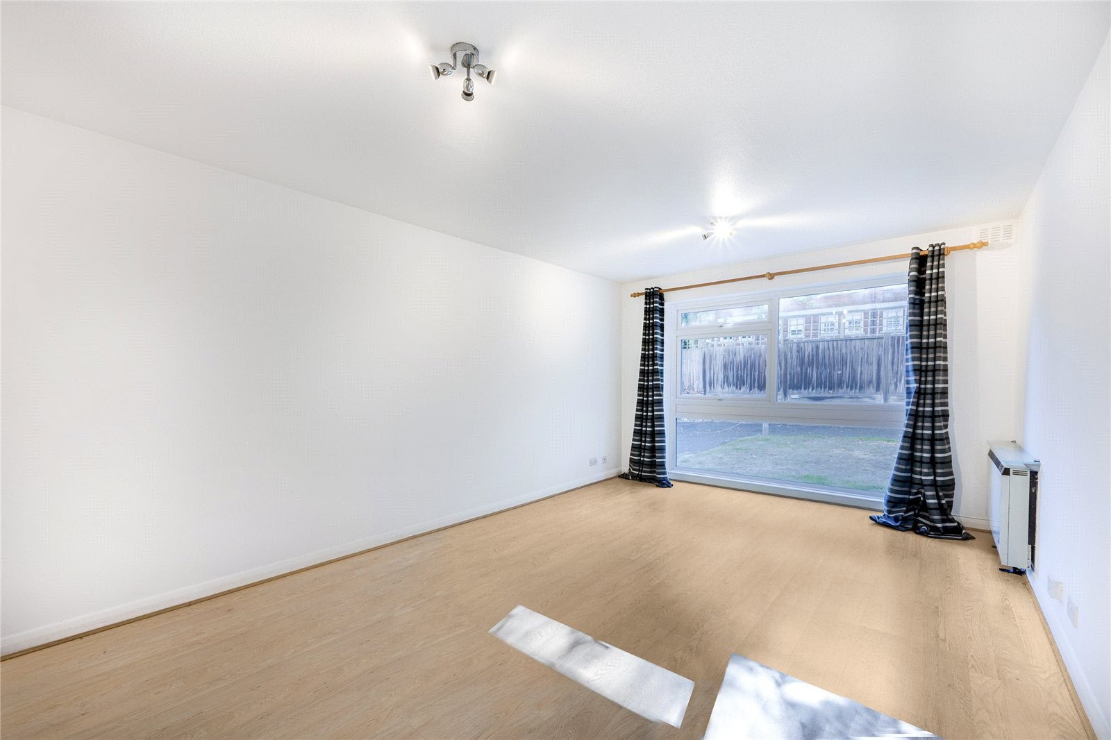 Flat Upper Richmond Road in Greater London