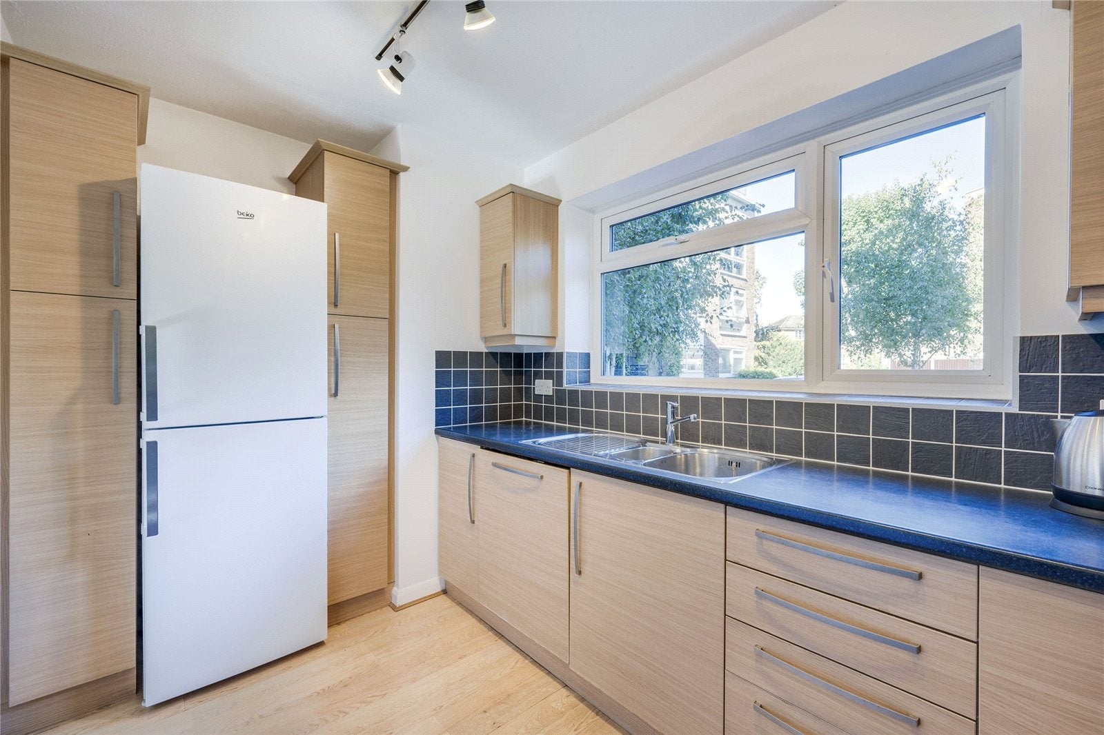Flat Upper Richmond Road in Greater London