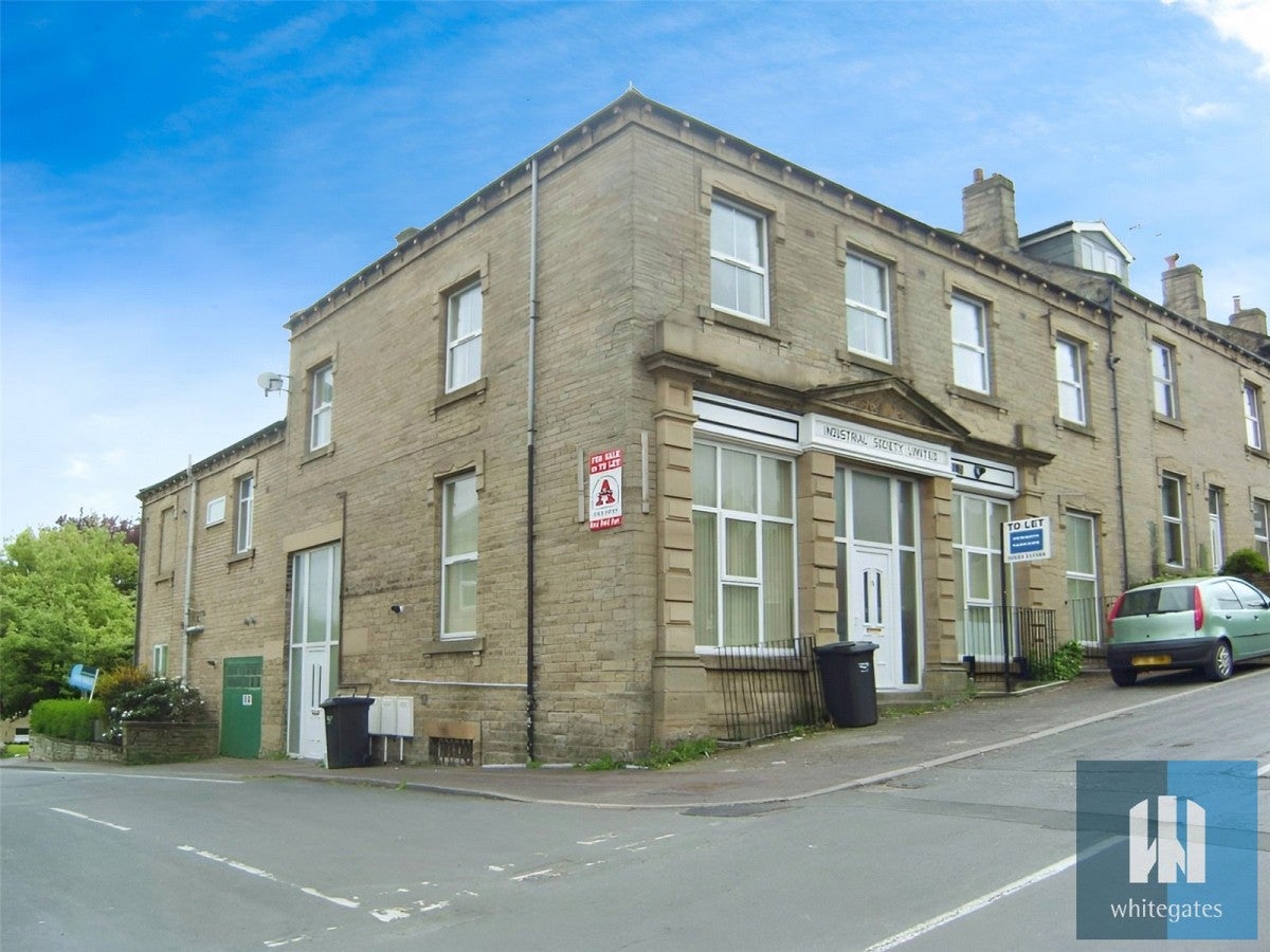 Flat Thornhill Road in Calderdale
