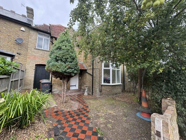House Bournehall Road in Hertsmere