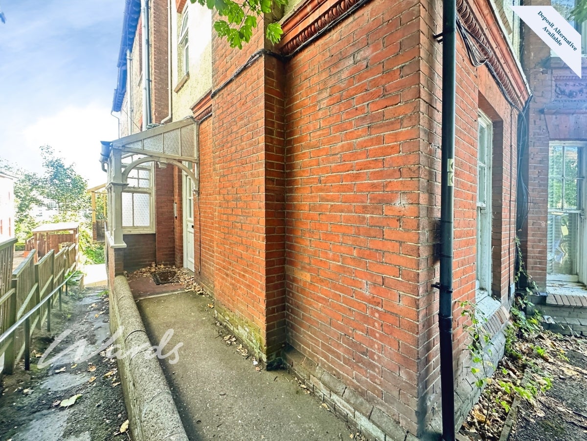 Flat Buckland Road in Maidstone