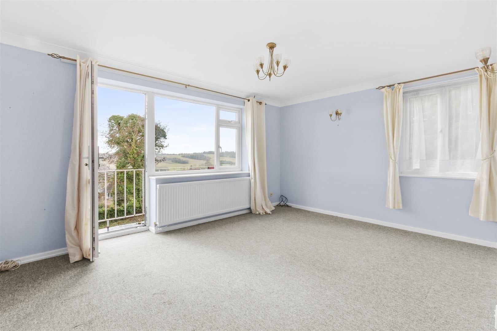 Flat Court Close in Downley