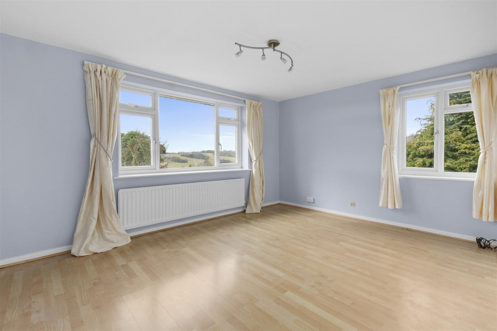 Flat Court Close in Downley