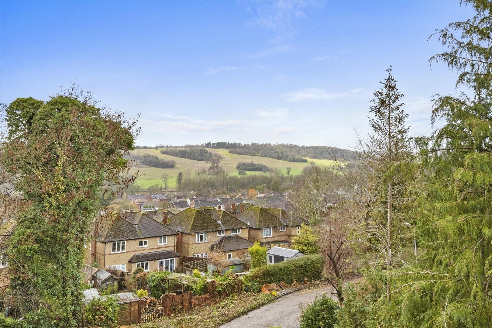 Flat Court Close in Downley