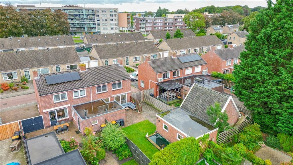 Twee-onder-één-kap te koop: Heemskerkstraat 84, Veendam
