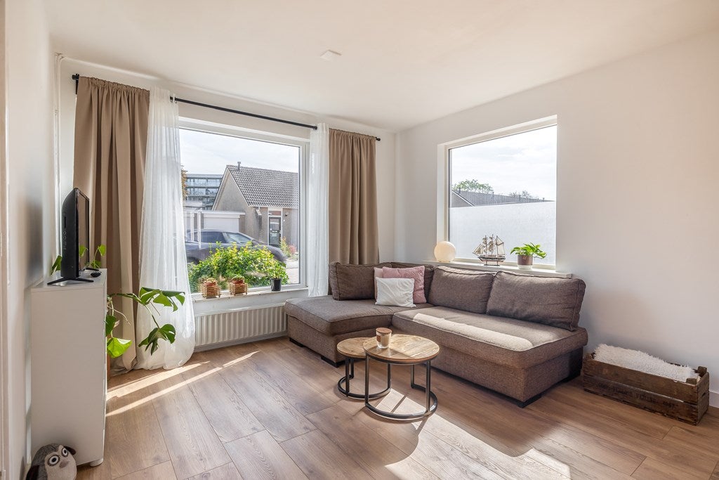 Twee-onder-één-kap te koop: Heemskerkstraat 84, Veendam