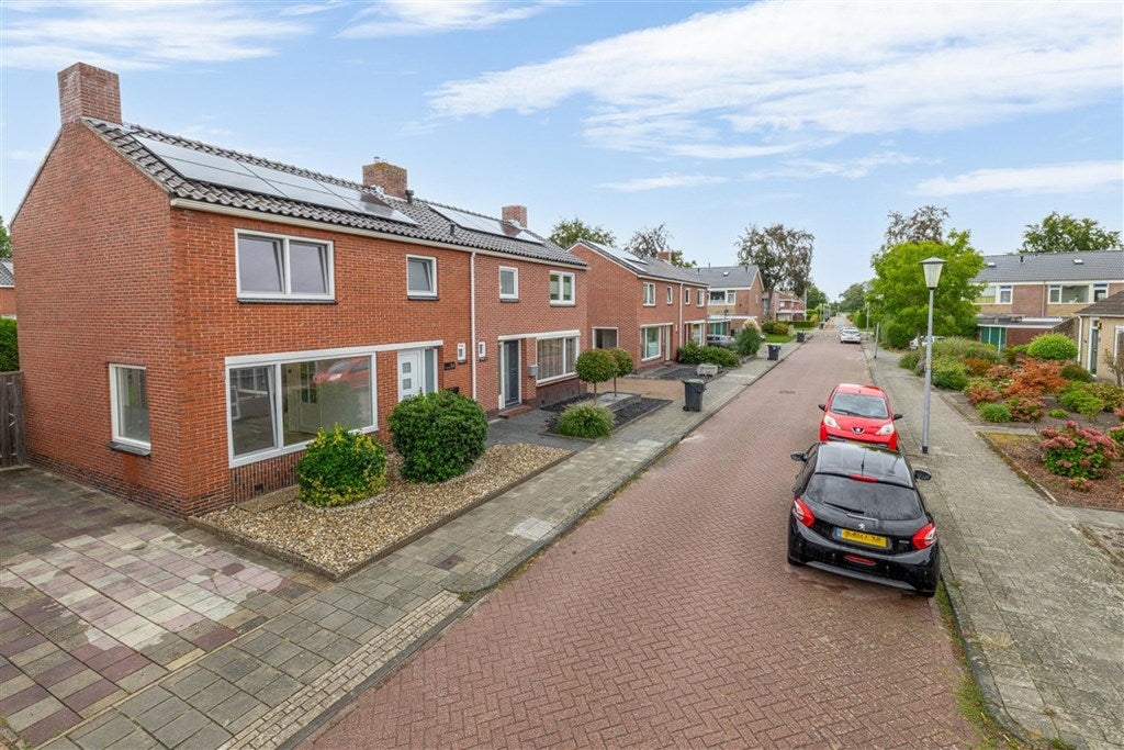 Twee-onder-één-kap te koop: Heemskerkstraat 84, Veendam