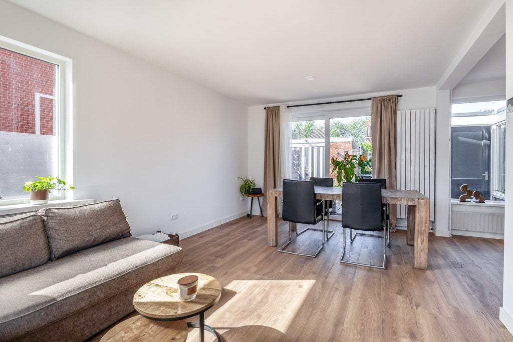 Twee-onder-één-kap te koop: Heemskerkstraat 84, Veendam