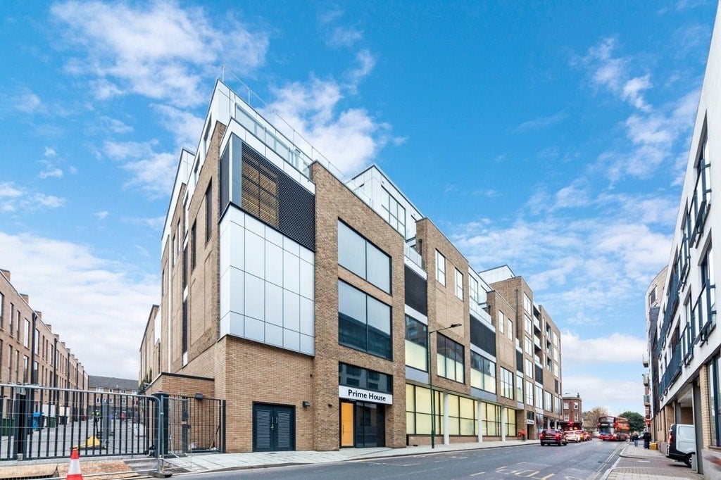Flat Kings Holt Mews in Greater London