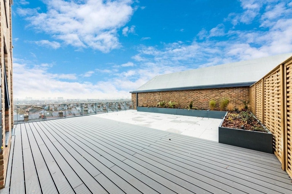 Flat Kings Holt Mews in Greater London