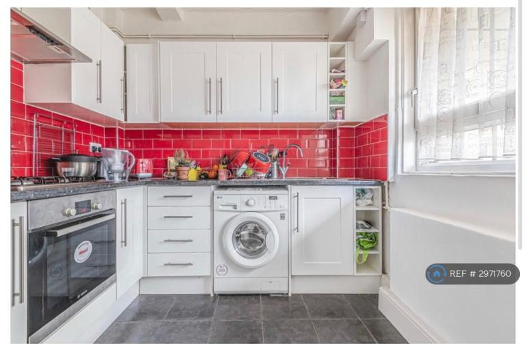Flat Decima Street in Greater London