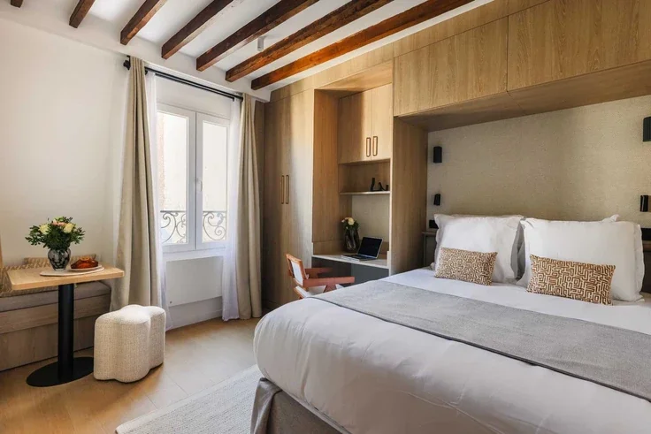 Flat Avenue Kléber in Paris