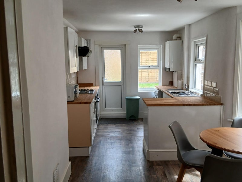 Room Doggett Road in Greater London