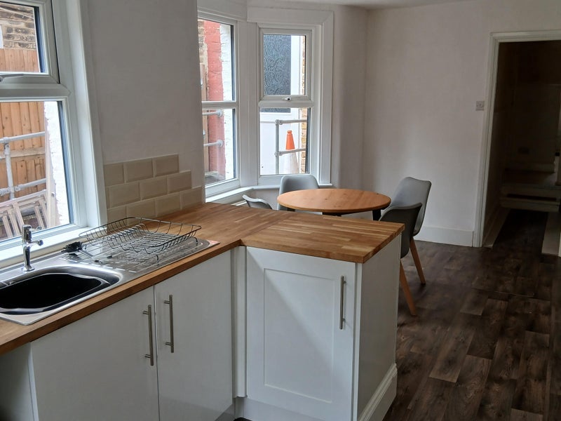 Room Doggett Road in Greater London